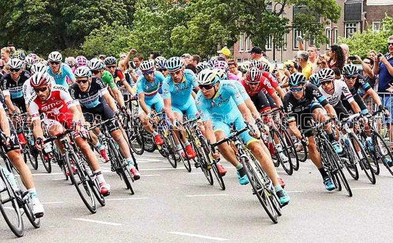 青春的旋律：初中运动赛事精彩瞬间回顾与分析